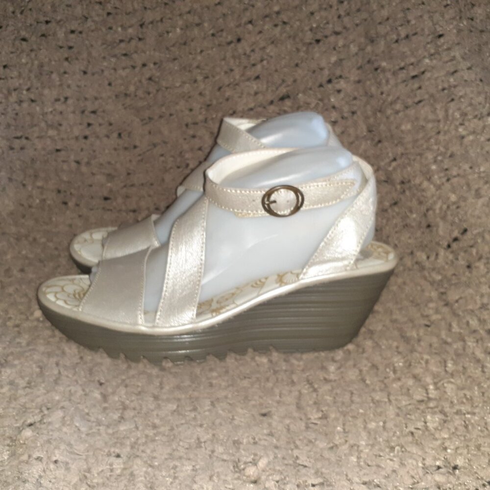 FLY LONDON-Yesk-Metallic Beige/Silver Leather-Ankle Strap Wedge-Sz 9.5-Near Mint - Picture 2 of 8